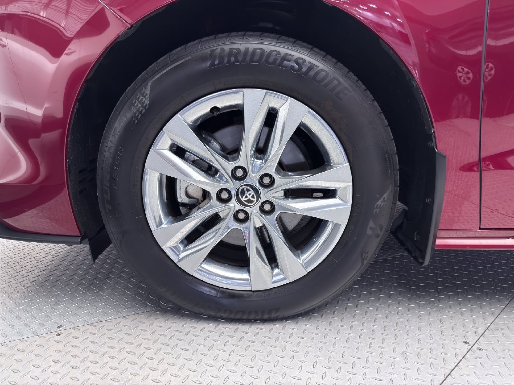 Used 2025 Toyota Sienna XLE w/ XLE Plus Package AWD/4WD image 9