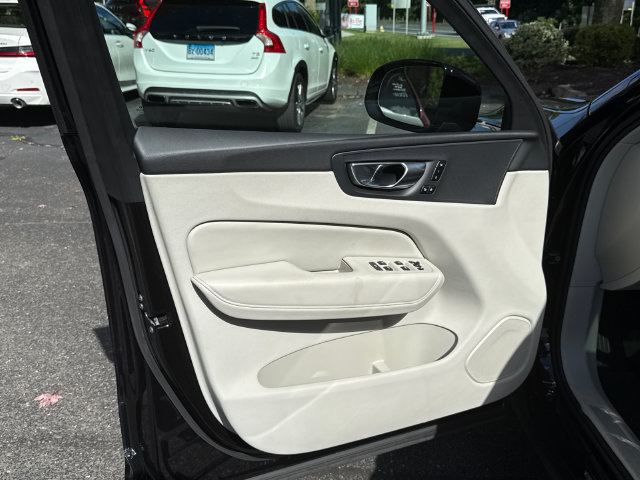 Certified 2023 Volvo XC60 B5 Core w/ Climate Package AWD/4WD image 9