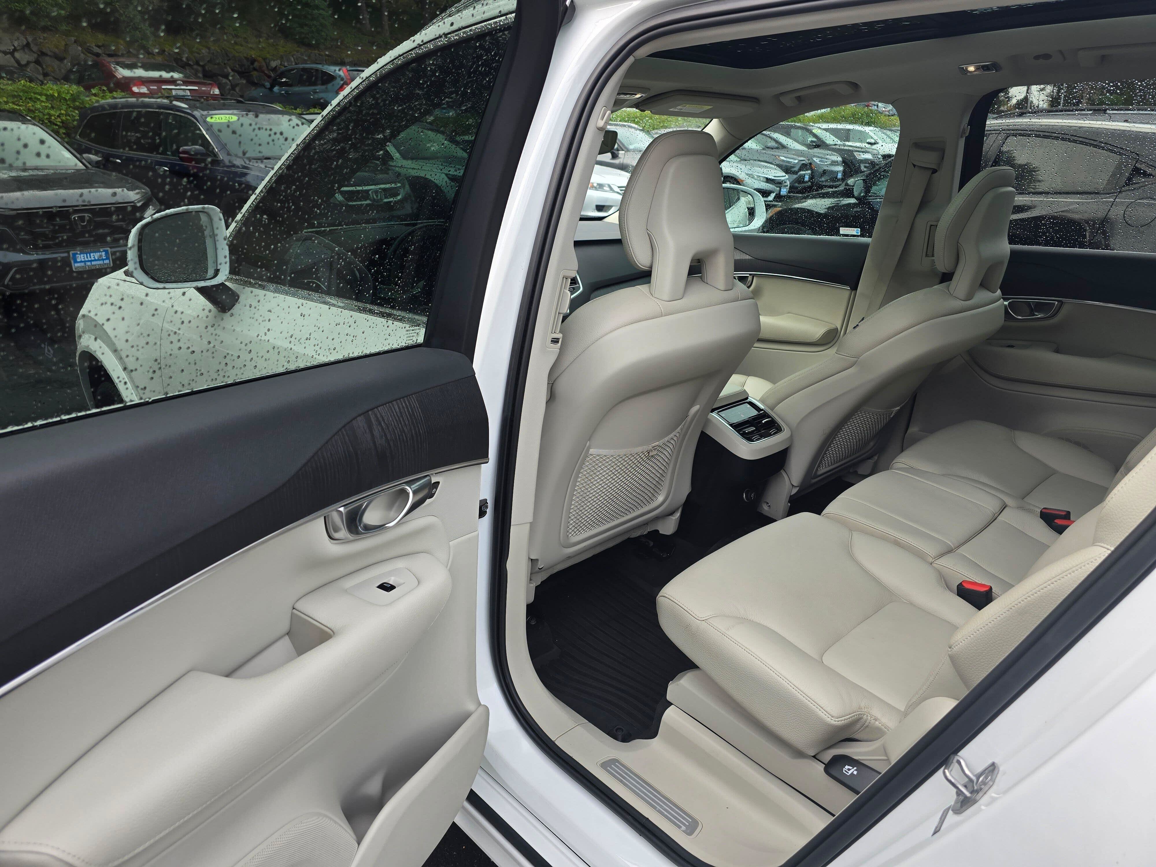Used 2020 Volvo XC90 T6 Momentum w/ Protection Package Premier AWD/4WD image 16