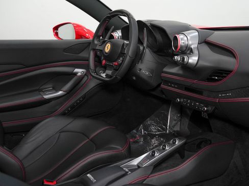 Used 2022 Ferrari F8 Tributo RWD image 31