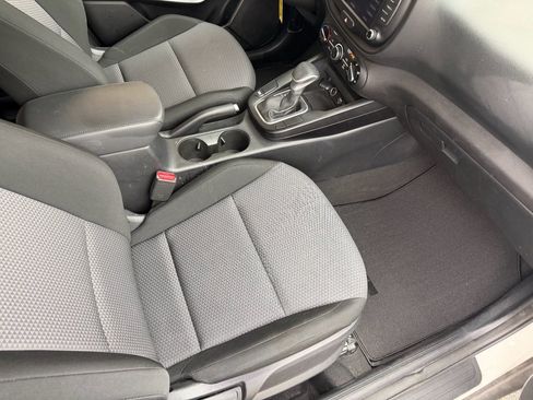 Used 2023 Kia Soul LX image 22