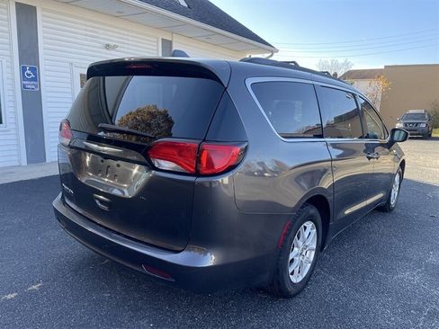 Used 2017 Chrysler Pacifica Touring image 8