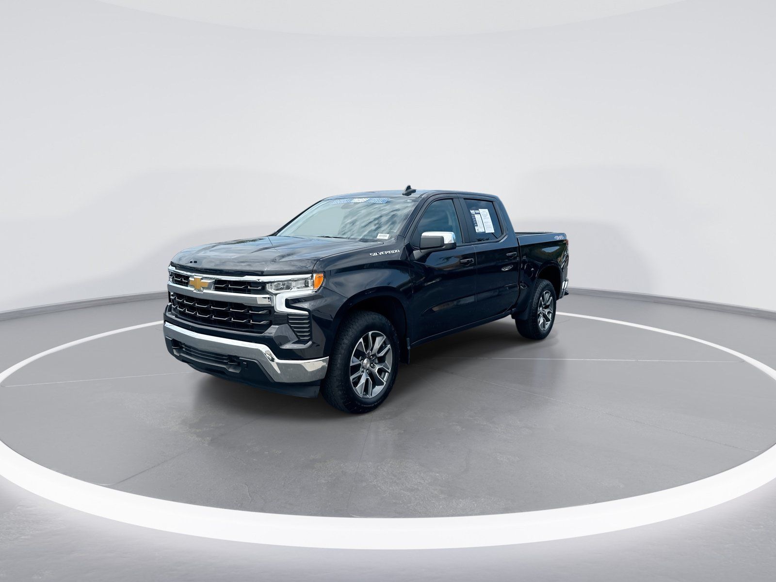 Used 2024 Chevrolet Silverado 1500 LT AWD/4WD image 5