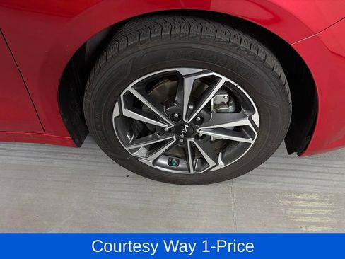 Used 2024 Kia Forte LXS w/ LXS Technology Package FWD image 13