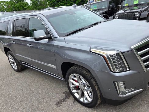 Used 2018 Cadillac Escalade ESV Premium Luxury AWD/4WD image 19