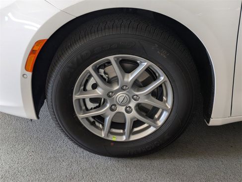 New 2026 Chrysler Pacifica Select image 11