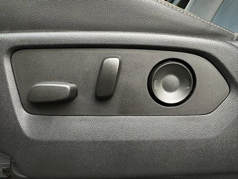 Used 2022 GMC Yukon XL AT4 w/ AT4 Premium Plus Package image 16