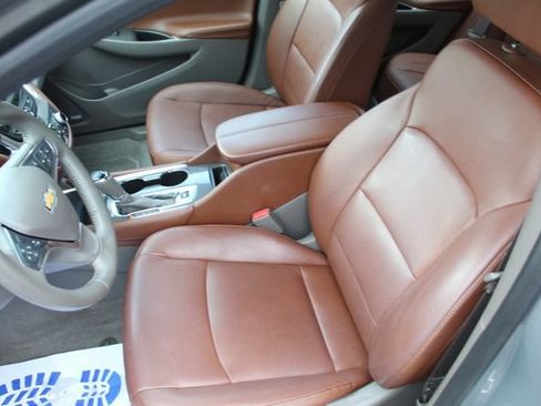 Used 2017 Chevrolet Malibu Hybrid w/ Leather Package FWD image 13