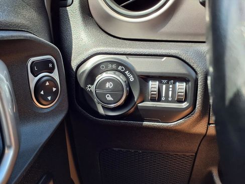 Used 2020 Jeep Gladiator Sport w/ Quick Order Package 24S image 9