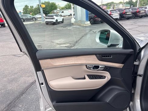 Certified 2025 Volvo XC90 B6 Plus AWD/4WD image 15