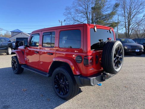 Certified 2024 Jeep Wrangler Sahara w/ Technology Group image 7