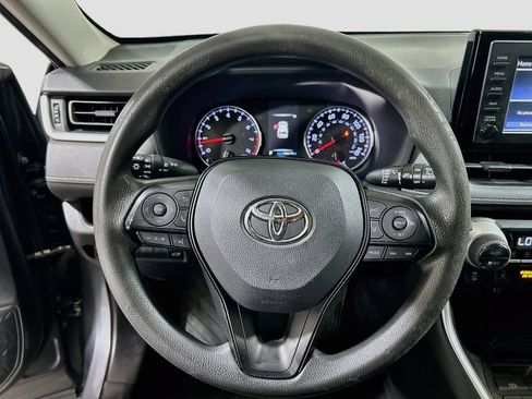Used 2019 Toyota RAV4 XLE w/ Convenience Package FWD image 9