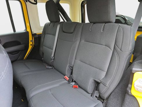 Used 2019 Jeep Wrangler Unlimited Sahara AWD/4WD image 17