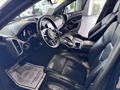 Used 2018 Porsche Cayenne Platinum Edition image 8