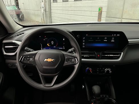 Used 2025 Chevrolet TrailBlazer LT image 12