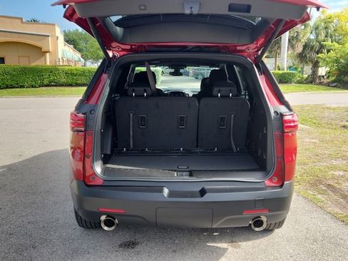 Used 2023 Chevrolet Traverse LT FWD image 5
