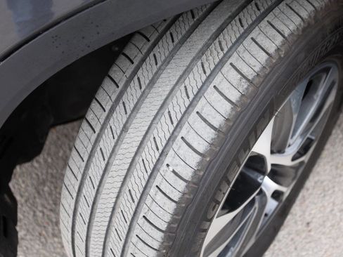 Used 2025 Toyota Highlander XLE image 27