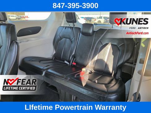 Used 2024 Chrysler Pacifica Touring-L FWD image 24