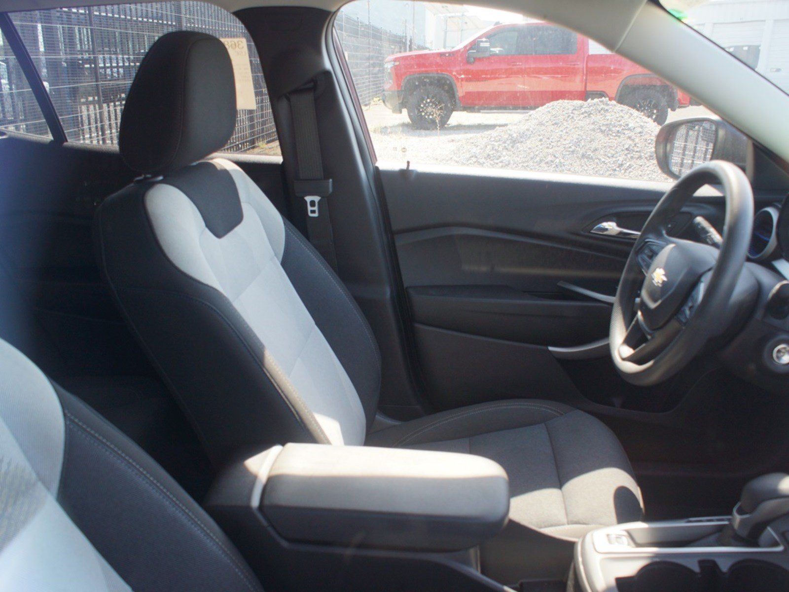 Used 2025 Chevrolet Trax LS FWD image 5