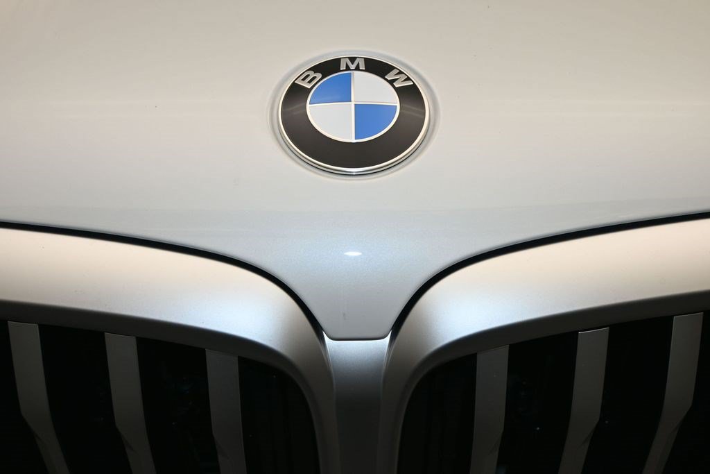 Used 2025 BMW X5 xDrive40i w/ M Sport Package AWD/4WD image 35