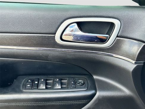 Used 2018 Jeep Grand Cherokee Limited AWD/4WD image 18