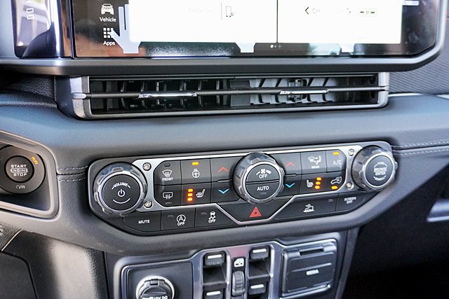 New 2026 Jeep Gladiator Rubicon w/ Steel Power Dome Hood Package AWD/4WD image 35