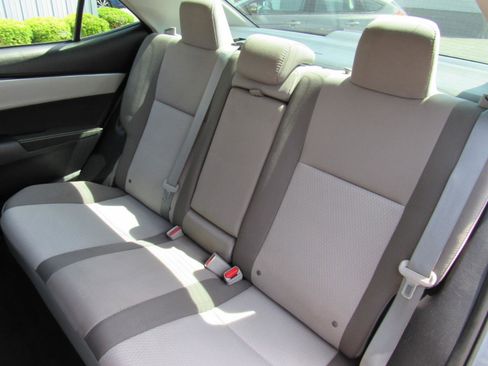 Used 2017 Toyota Corolla LE w/ Carpet Mat Package (TMS) FWD image 33