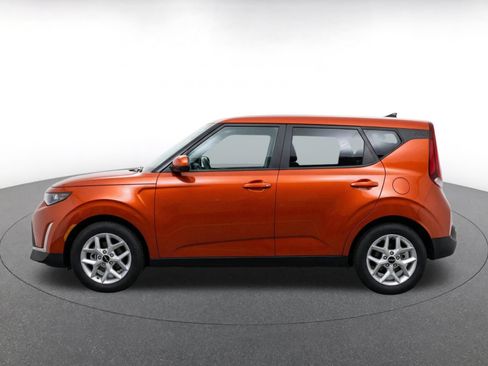 Used 2025 Kia Soul LX w/ LX Technology Package FWD image 4