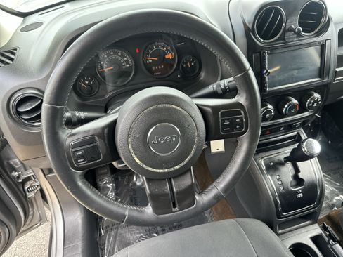 Used 2014 Jeep Patriot Latitude w/ Sun/Sound Group AWD/4WD image 24