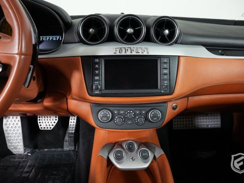 Used 2012 Ferrari FF image 24