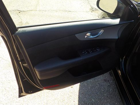 Used 2023 Kia Forte LXS image 17