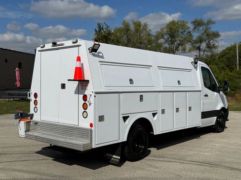 Used 2019 Freightliner Sprinter 3500 w/ Premium Package image 4