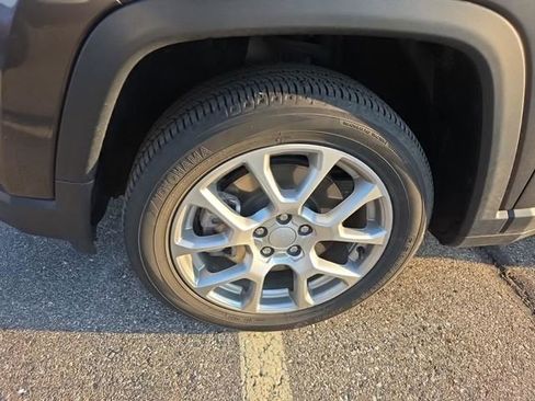 Used 2023 Jeep Compass Latitude image 10