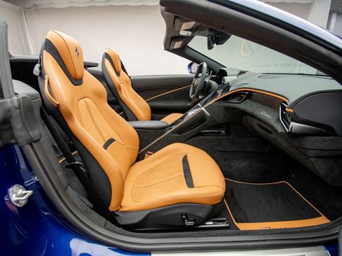 Used 2025 Ferrari Roma Spider RWD image 22