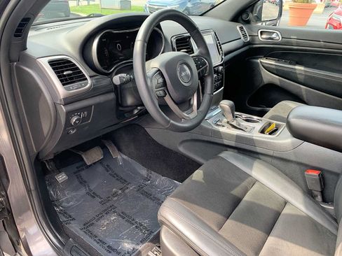 Used 2019 Jeep Grand Cherokee Altitude AWD/4WD image 10