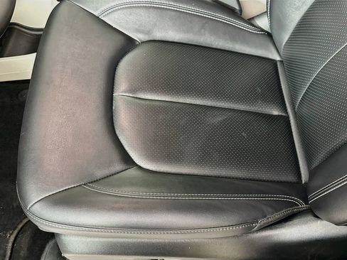 Used 2024 Chrysler Pacifica Touring-L FWD image 19
