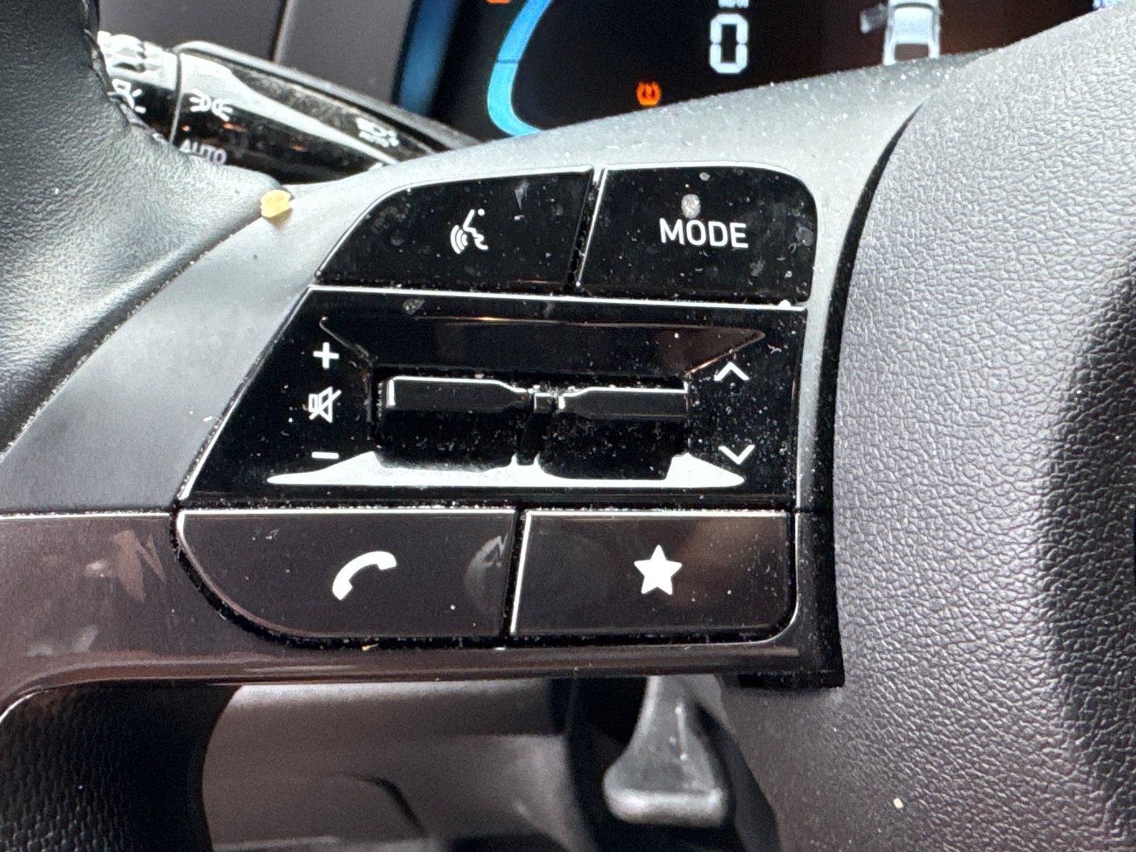Used 2025 Hyundai Elantra Sport FWD image 30