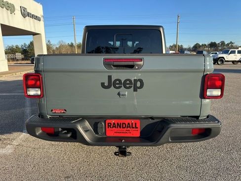 Used 2024 Jeep Gladiator Sport image 6