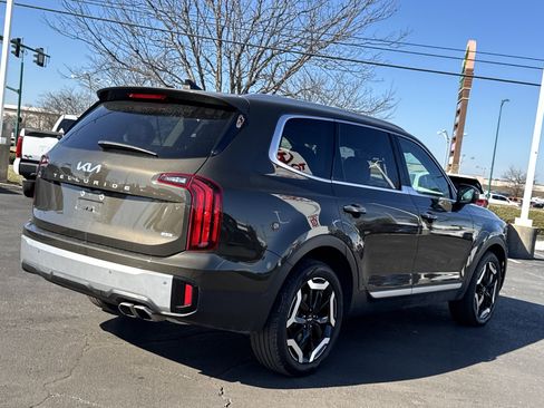 Used 2024 Kia Telluride S w/ S Sunroof Package image 3