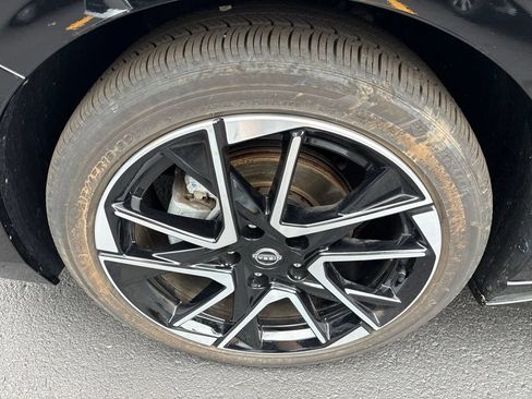 Certified 2025 Nissan Sentra SR FWD image 12
