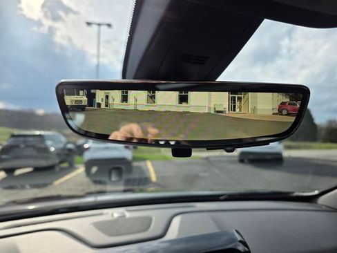 Used 2023 Chevrolet Traverse Premier image 37