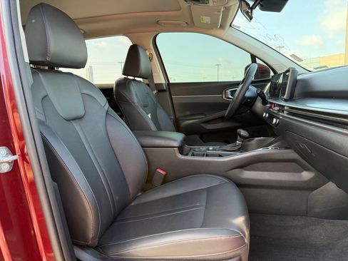 Certified 2025 Kia Sorento EX w/ Panoramic Sunroof Package FWD image 34