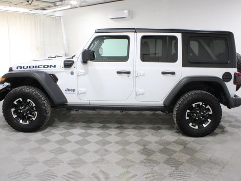 Used 2025 Jeep Wrangler Unlimited Rubicon 4xe w/ Convenience Group AWD/4WD image 30