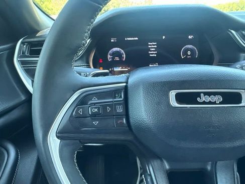 Used 2023 Jeep Grand Cherokee Altitude AWD/4WD image 23