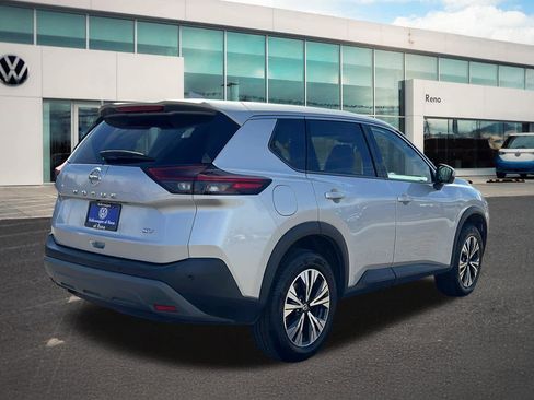 Used 2021 Nissan Rogue SV image 5