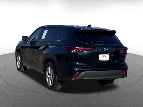 Used 2025 Toyota Highlander LE image 11