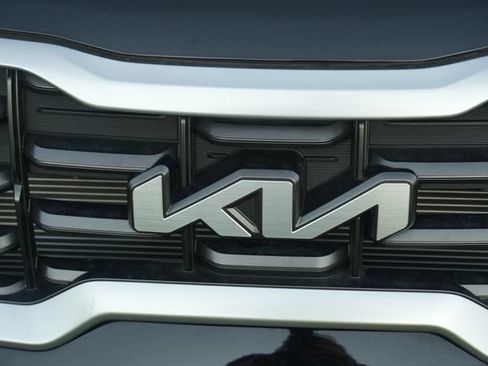 Used 2025 Kia Telluride S FWD image 9