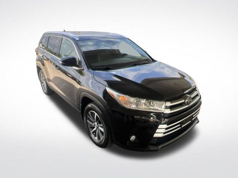Used 2019 Toyota Highlander XLE AWD/4WD image 40