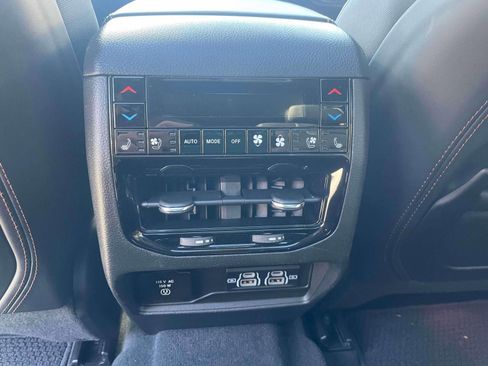 Used 2024 Jeep Grand Cherokee L Summit AWD/4WD image 14