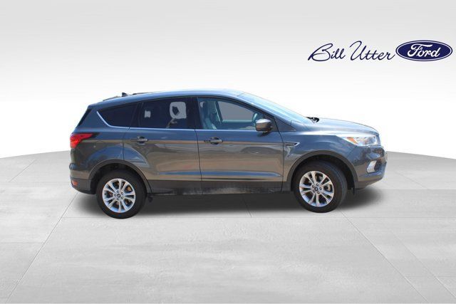 Used 2019 Ford Escape SE FWD image 4
